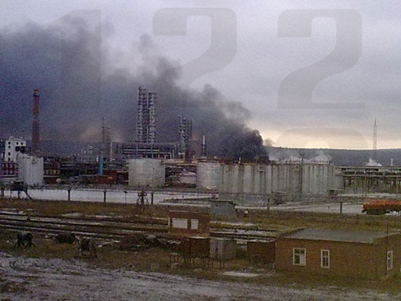 В Казахстане загорелся топливный резервуар