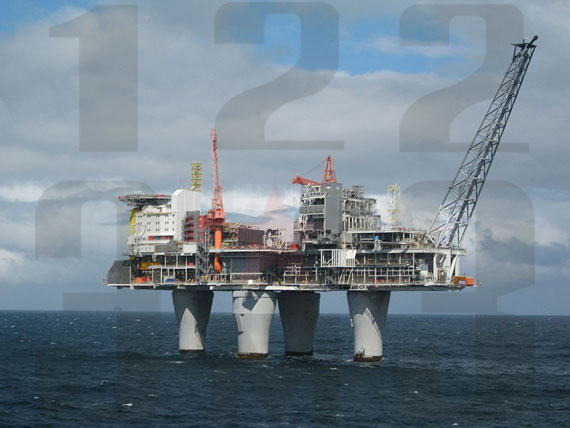 Нефтяная жилая платформа в Северном море